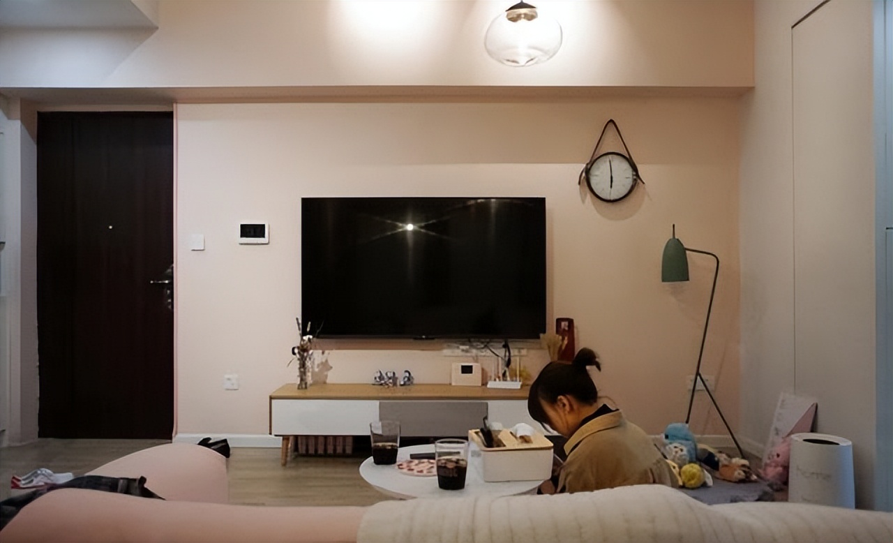 51㎡小宅，硬在衣柜上空“隔出”次卧，朋友不解！完工都夸太机智