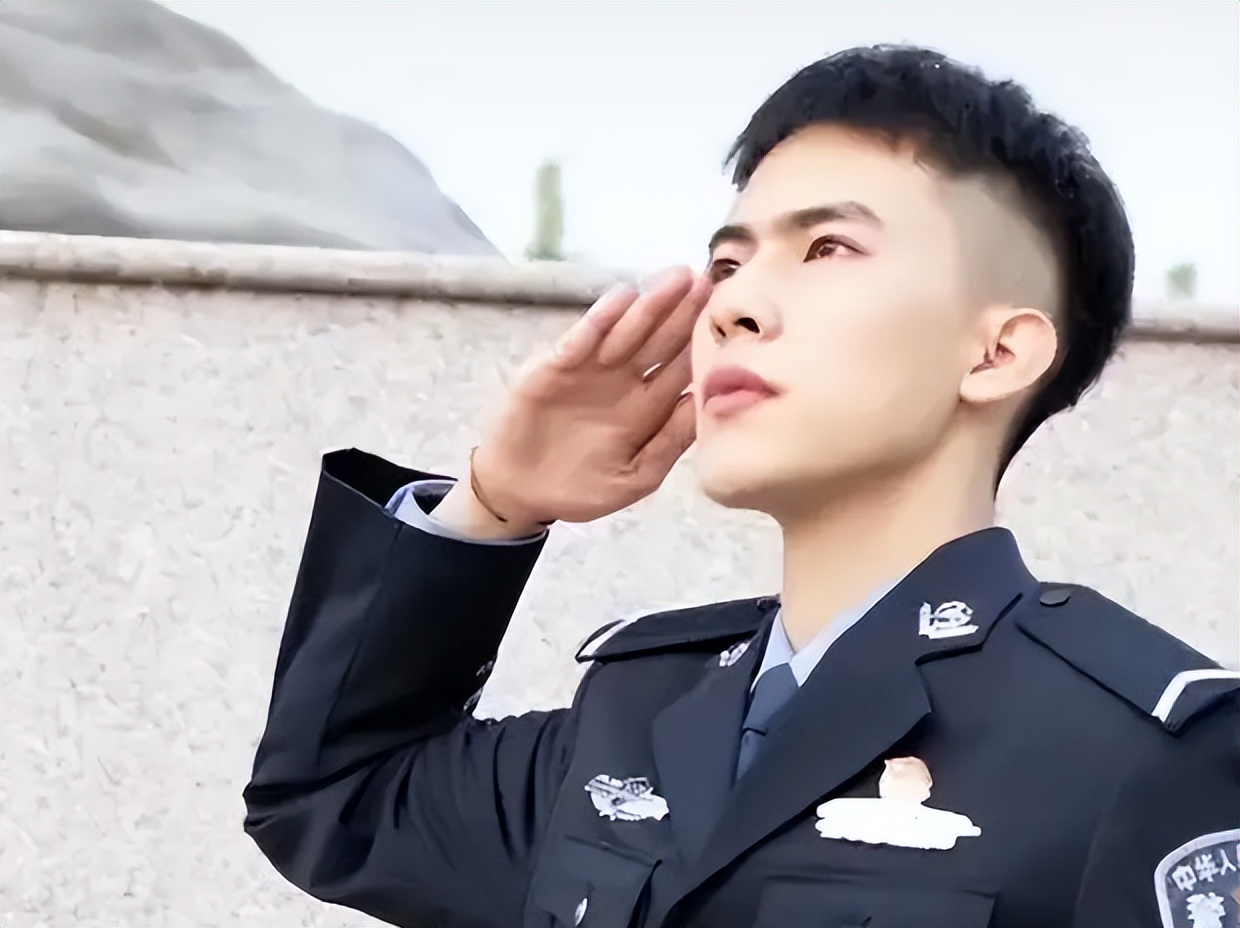 某警校宣传视频火了，学生状态遭质疑，网友神评：碧桂园五星上将
