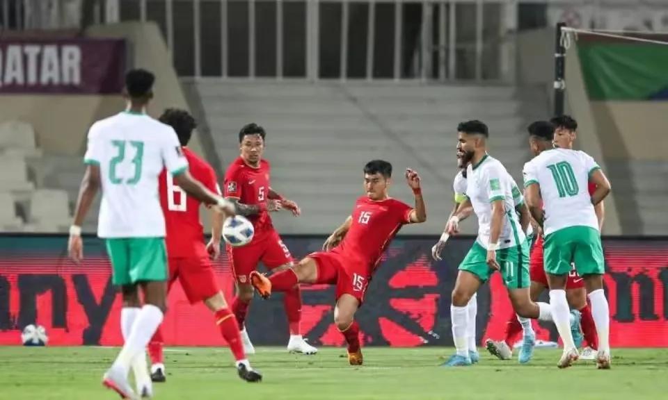 没输也窝心！换谁都不行，半场零射门，三脚必丢球，射正就是亡