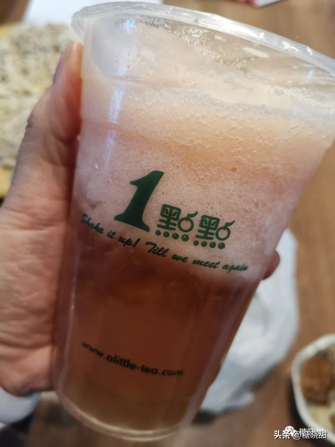 喝了十个品牌，三十款奶茶，终于找到了夏天的“解药”