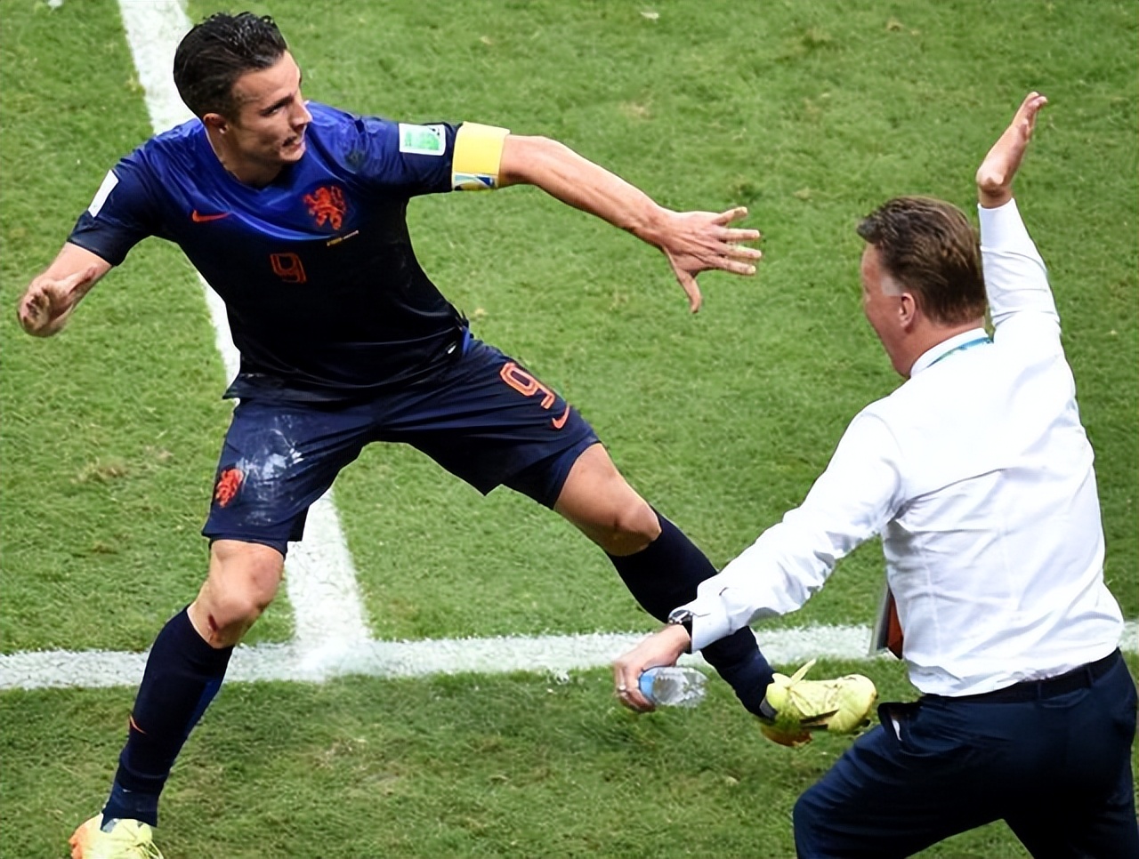 梅西嘲讽范加尔超燃剪辑,梅西怼范加尔