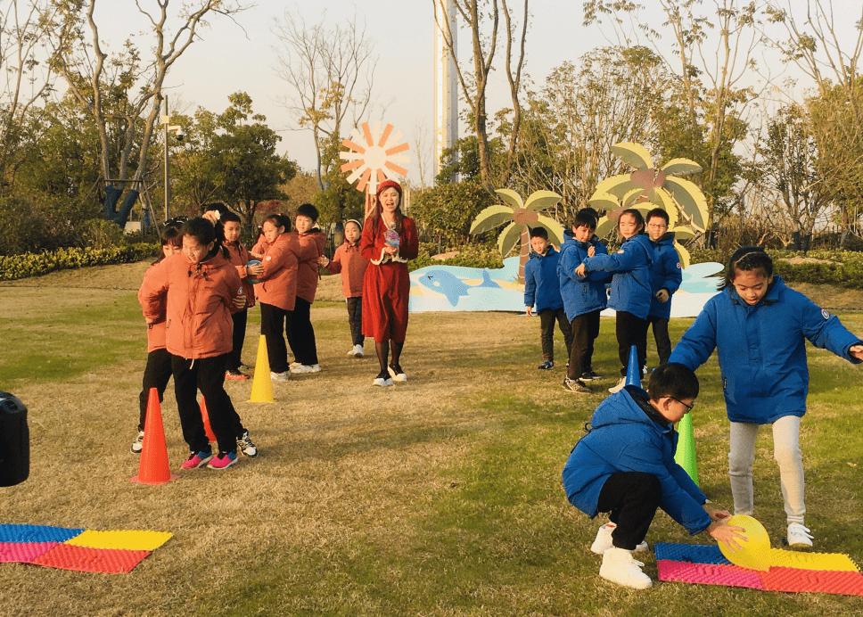 江苏大型少儿成长体验栏目《剪刀石头布》走进南京欢乐谷