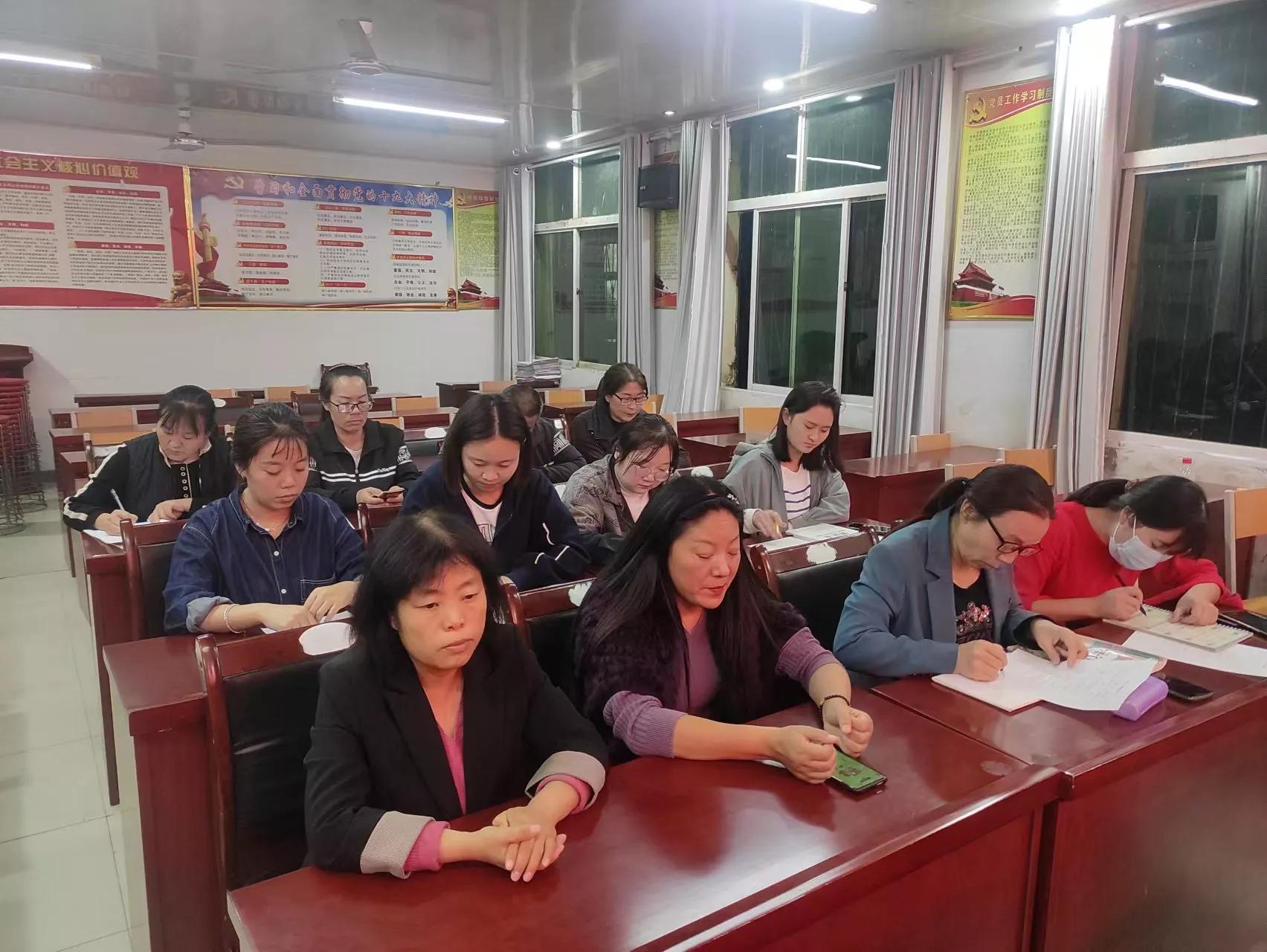 方城县二郎庙一中作文教学研讨会：查找问题，共同提高