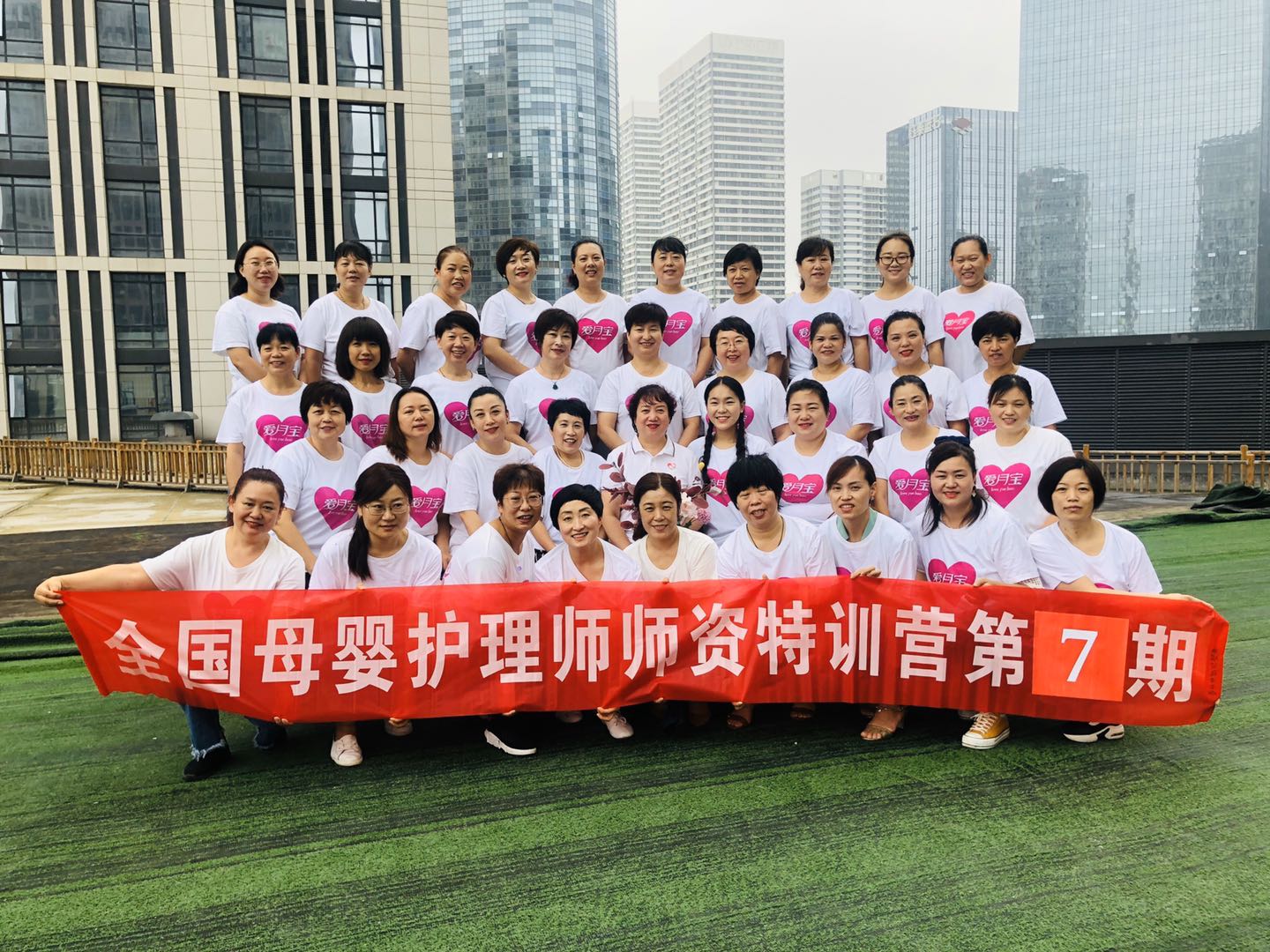 金牌月嫂背后的市场乱象,青岛金牌月嫂的价格一览表