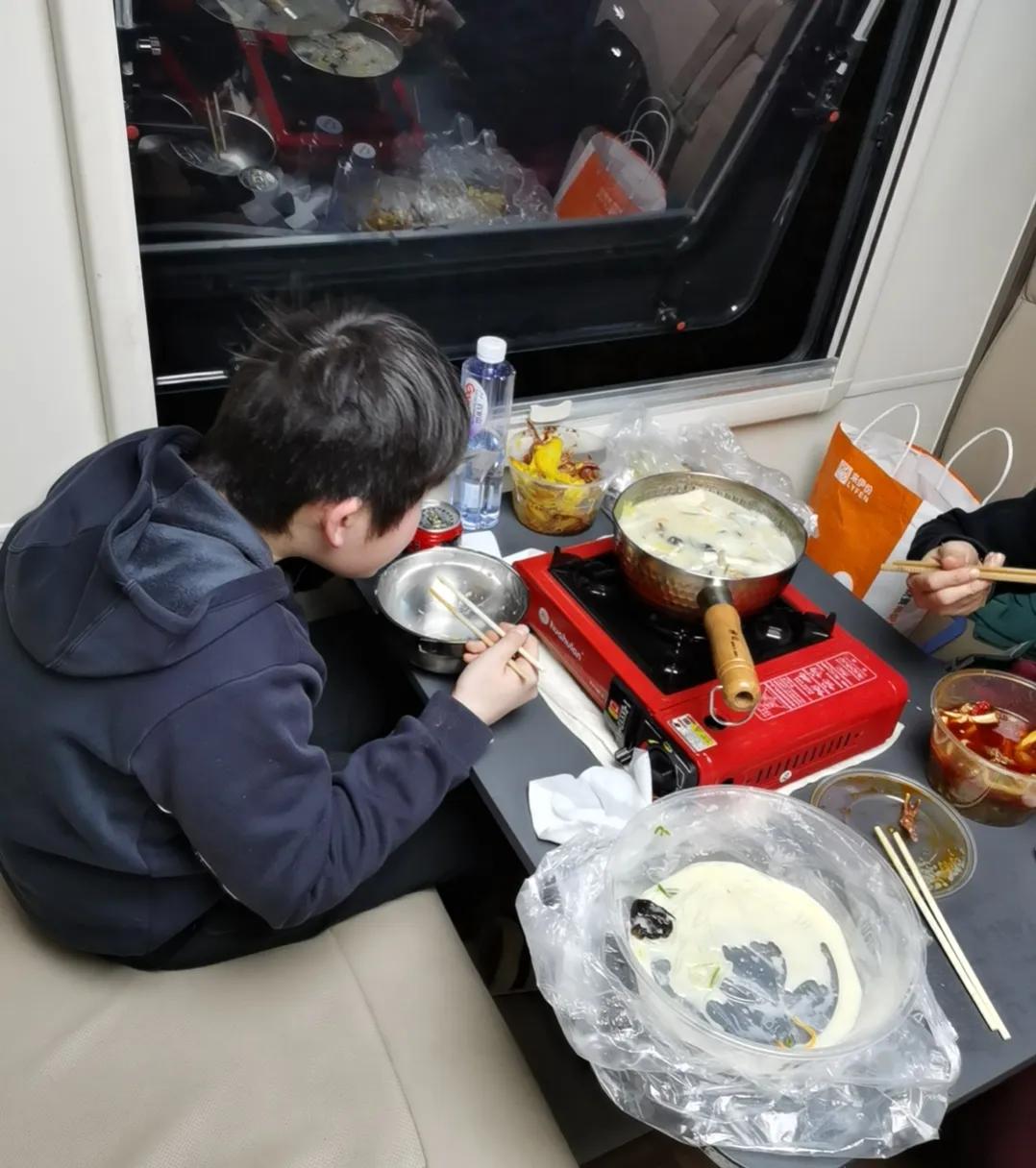 大胖小胖自驾游,房车自驾旅行三日游