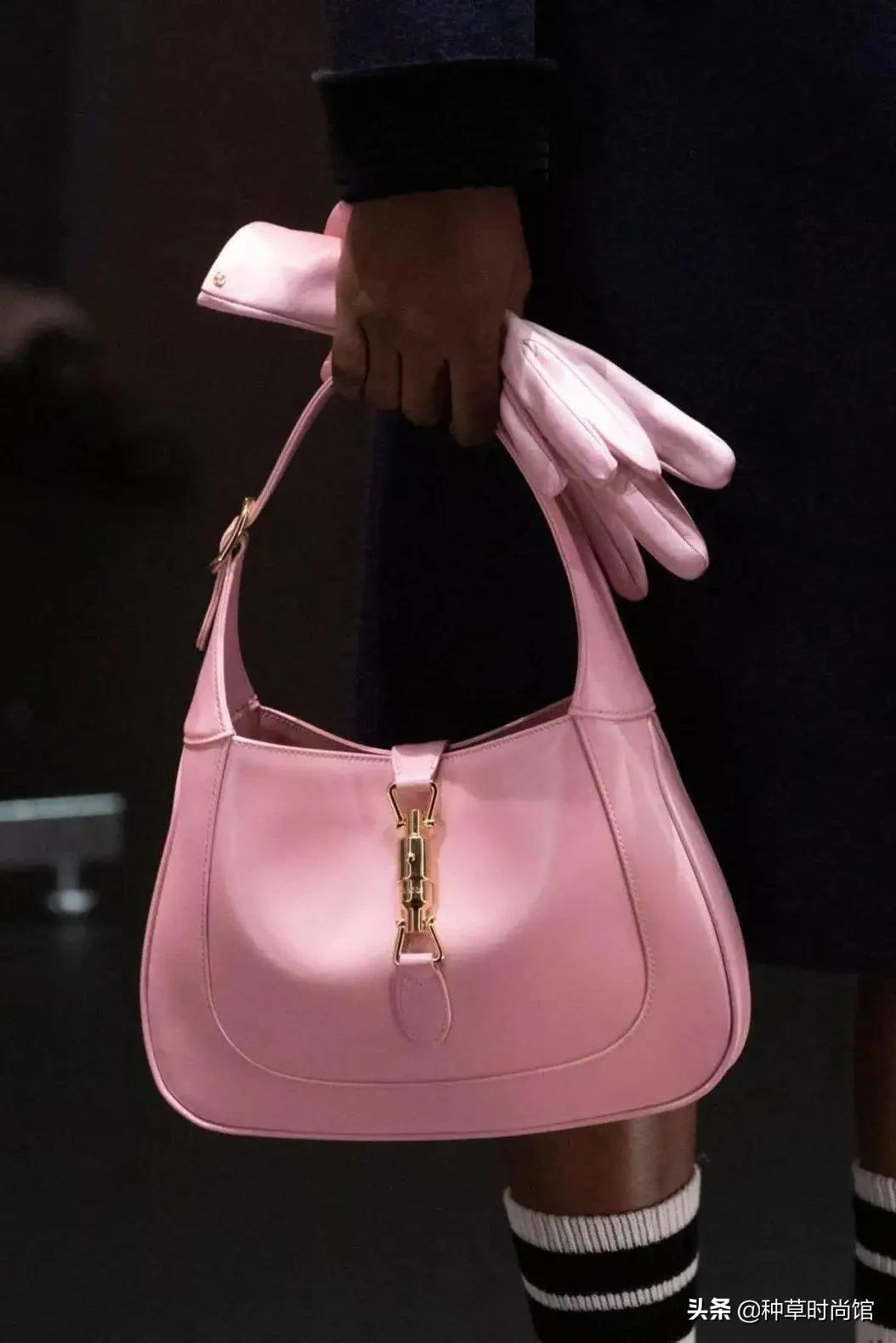 大牌包包入门推荐3000左右黑色,今年最值得入手的大牌包包推荐