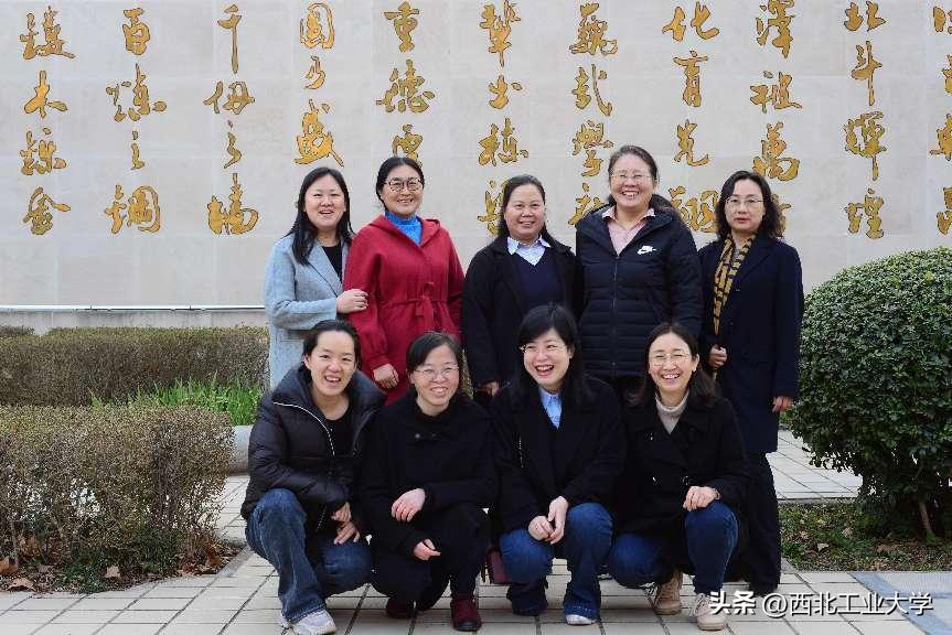 最美教师的表彰仪式,最美教职工集体