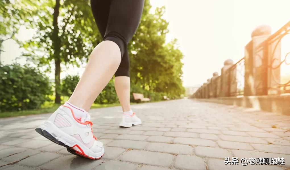 轻便超软跑鞋推荐排行榜,脚感偏软又好看又便宜的跑鞋
