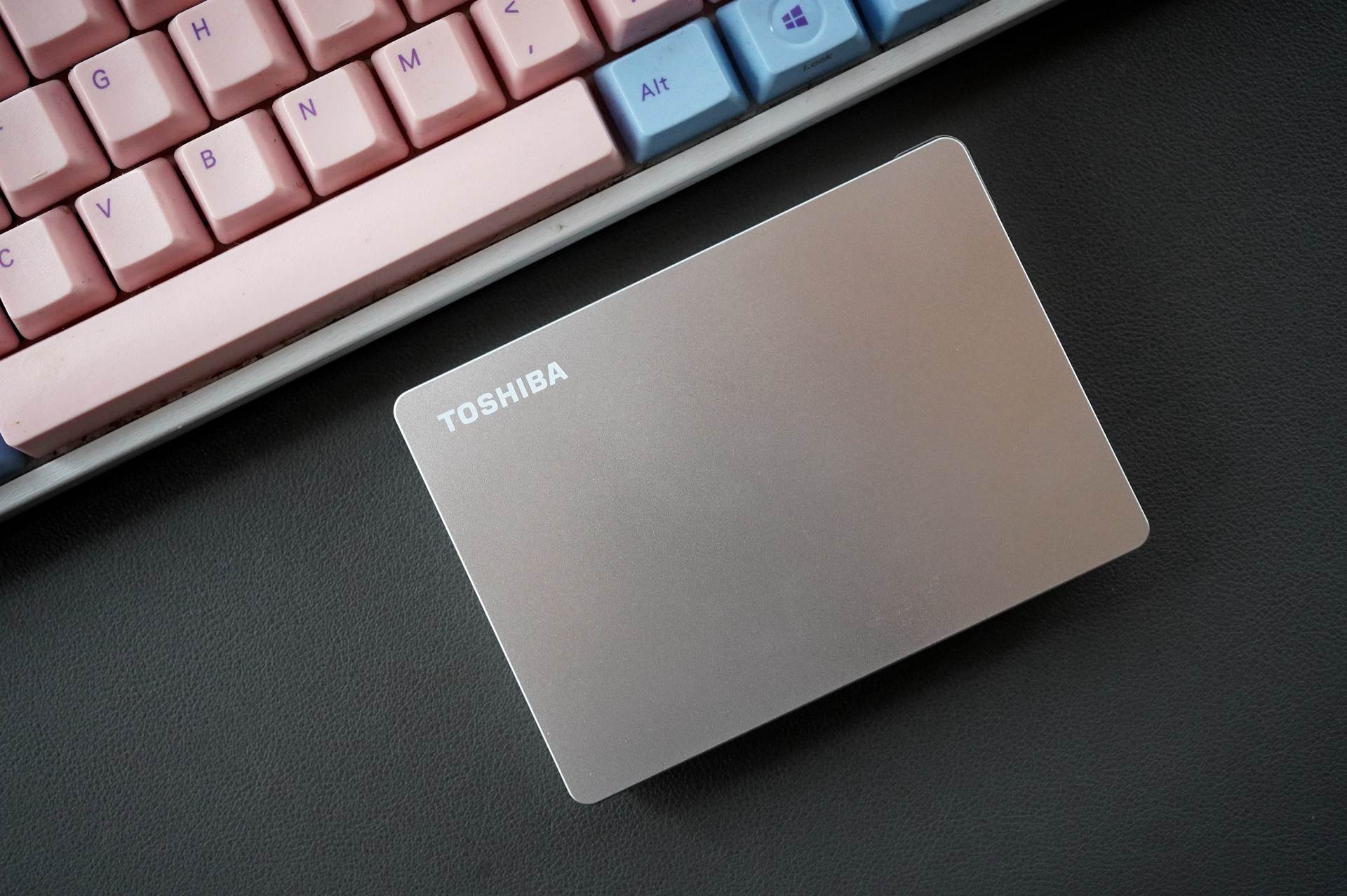 移动存储新利器，东芝CanvioFlex移动硬盘初体验