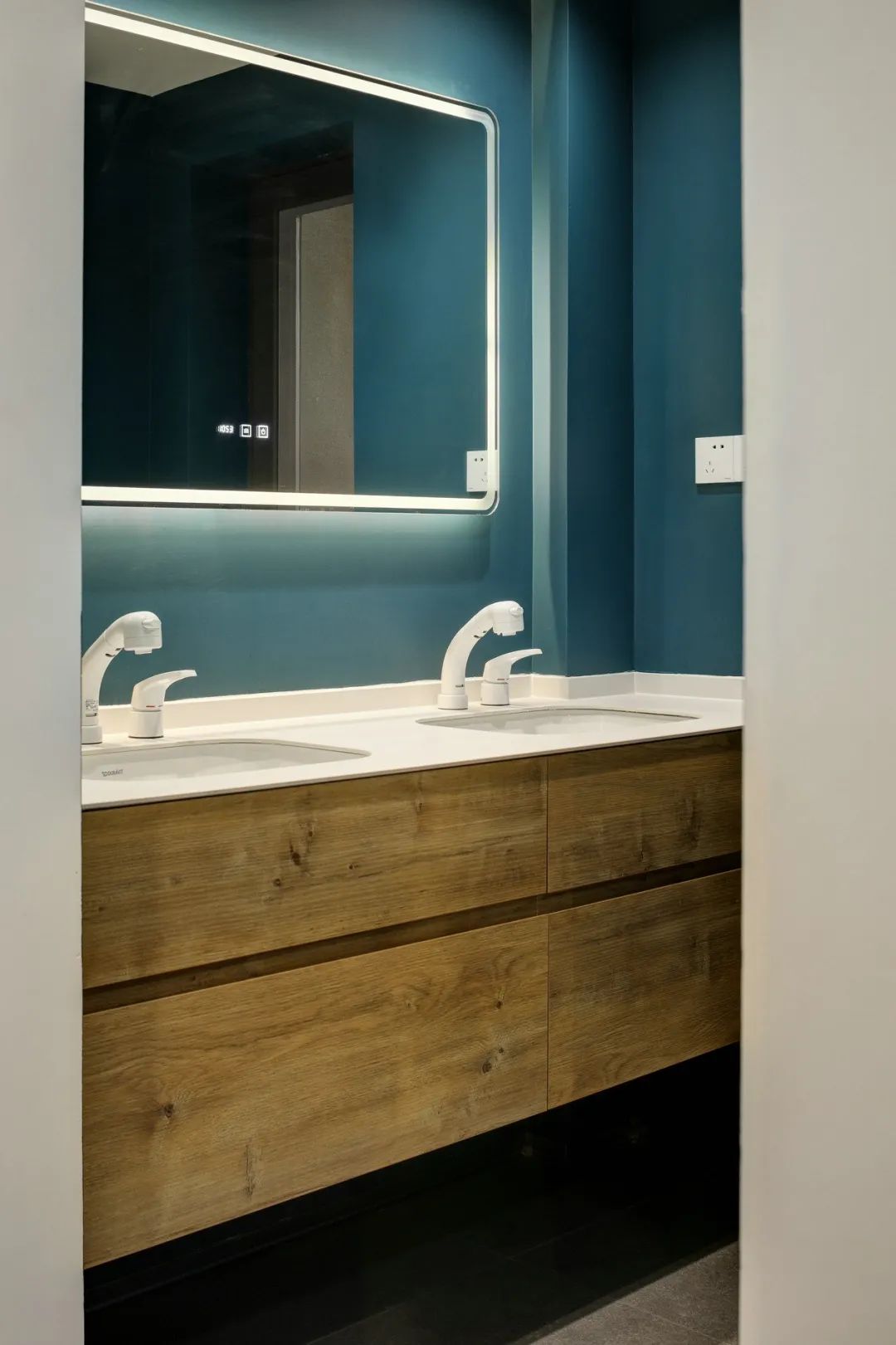 看了女人才知道什么是气质,如何把大白墙改造更高级