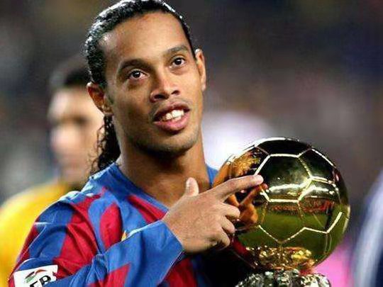 拥有世界杯欧冠和金球奖的9人,700球7次金球奖7次世界足球先生