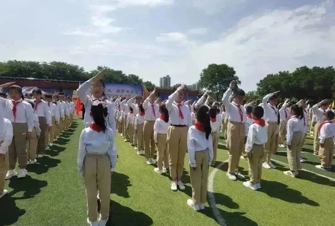 学习二十大，争做好队员|富平县各级少先队组织开展少先队员入队仪式暨庆“六一”文艺汇演主题活动