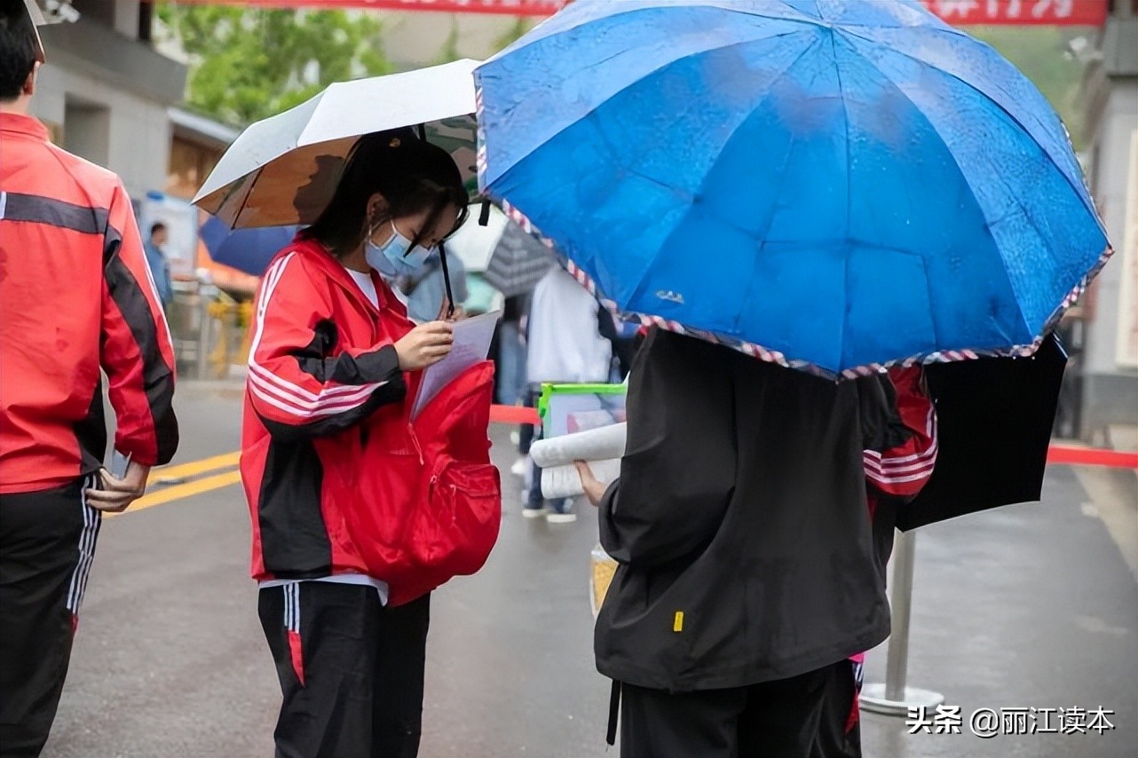 高考直击考场,直击2023高考现场走错考场