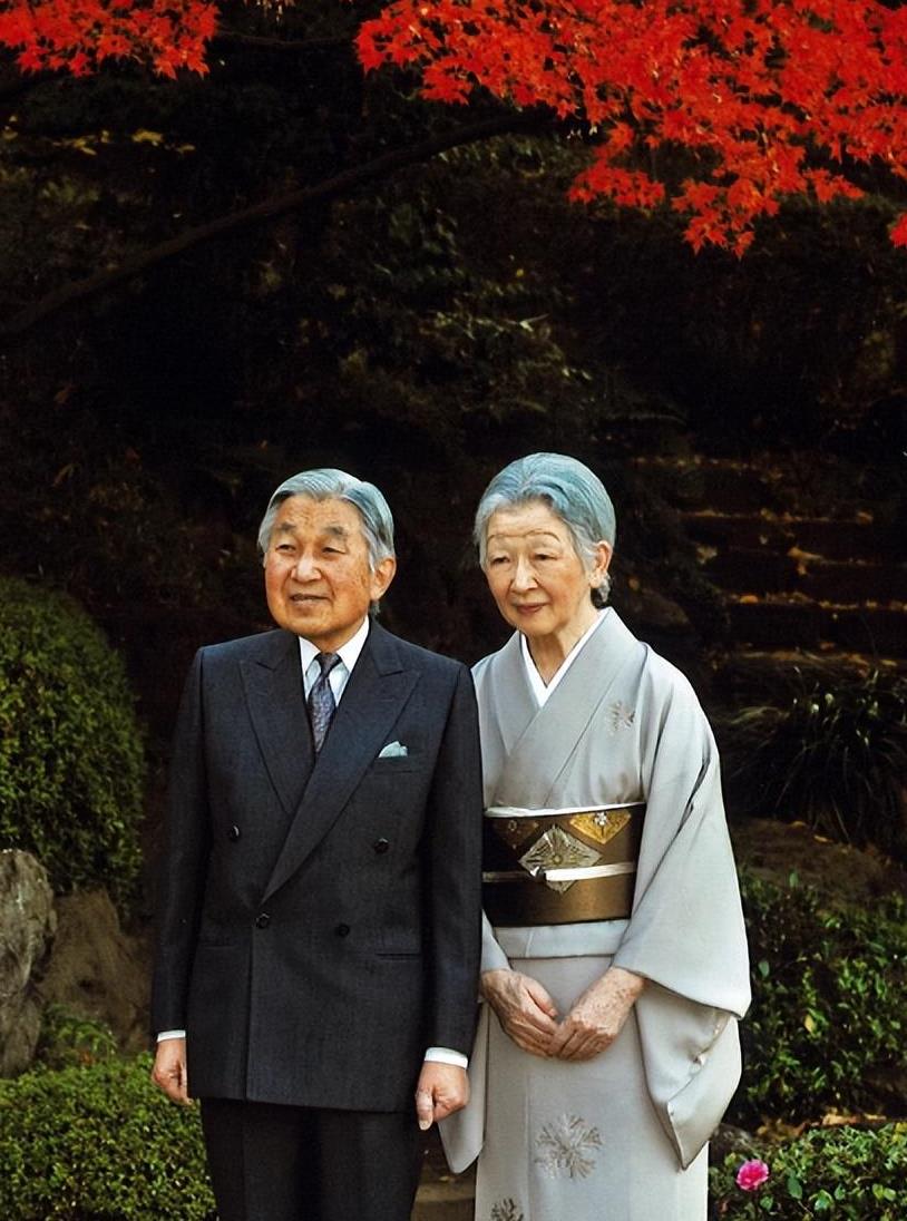 日本丑后良子：靠父亲帮忙守住太子妃宝座，一双眯眯眼...