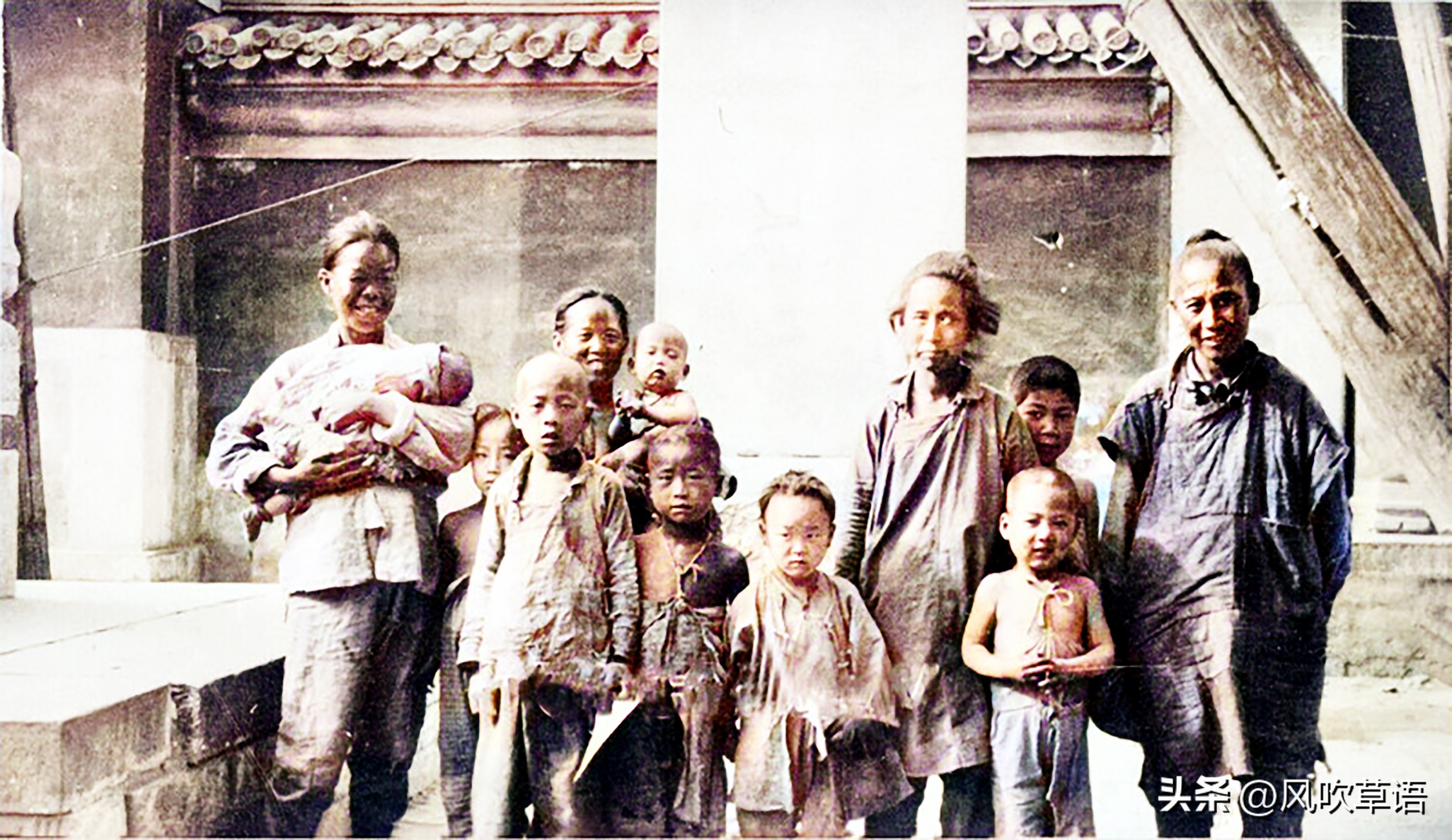 1928年的北京街头，黑猪过处黄尘四起，茶馆门前“葛大爷”现身