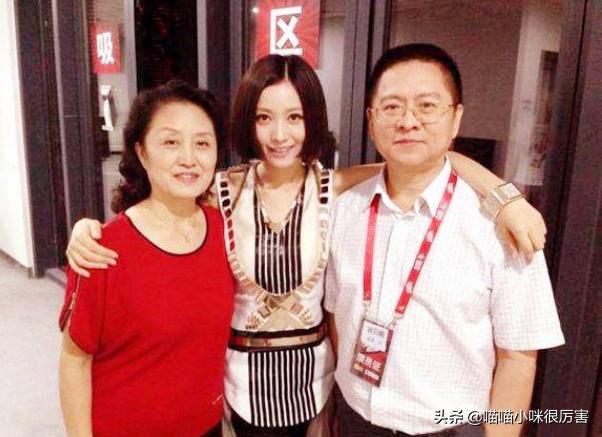 歌手姚贝娜离世前的忠告,姚贝娜和父母同台演唱