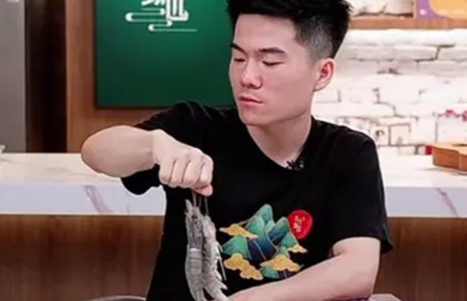 董宇辉深夜直播吸粉无数,董宇辉一场直播粉丝增了上百万