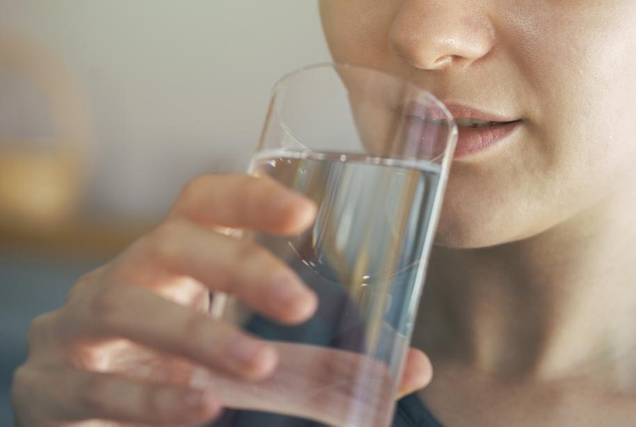 痛风喝什么水降尿酸效果好,痛风喝什么水能降尿酸