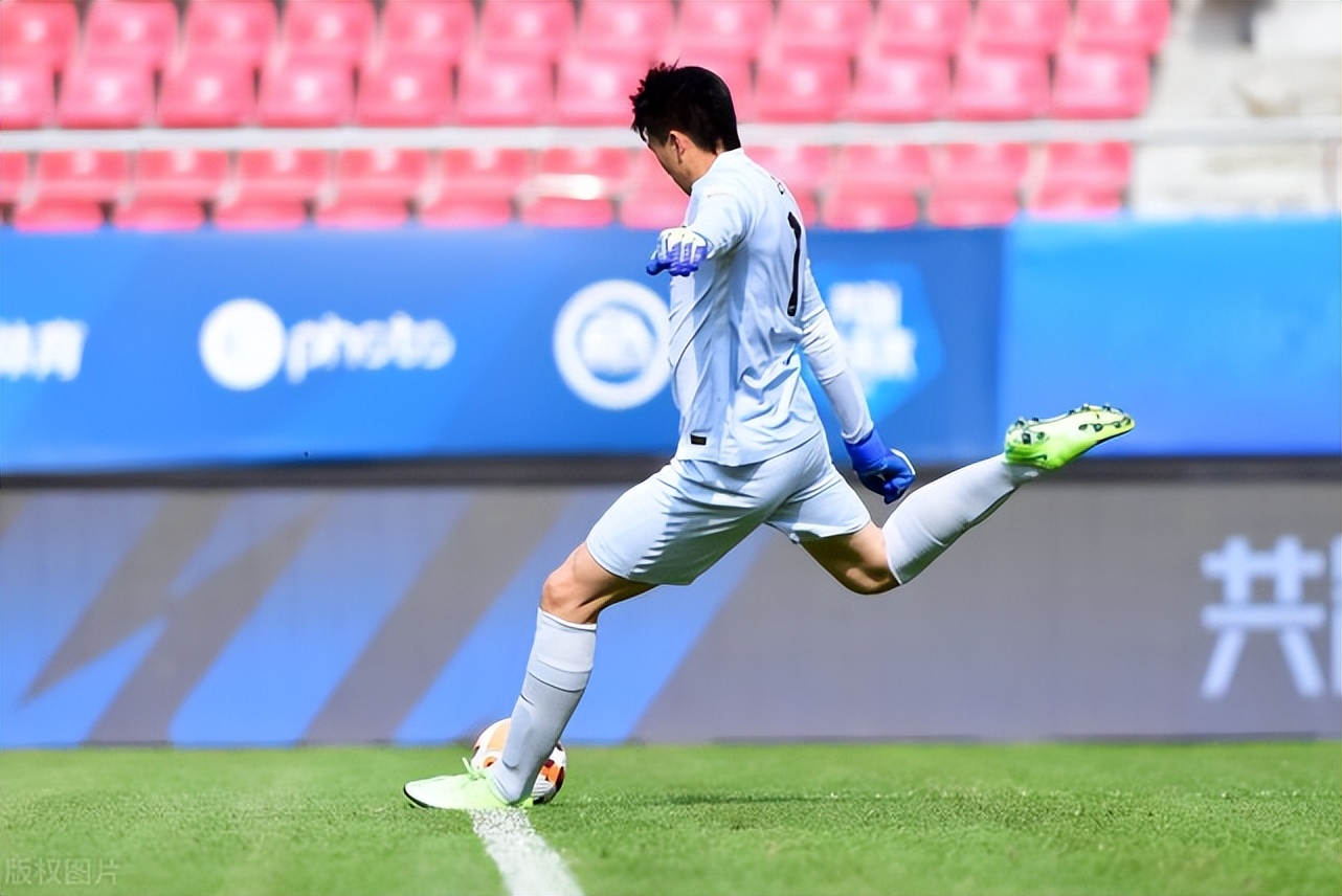 曹赟定头球,曹赟定彭欣力