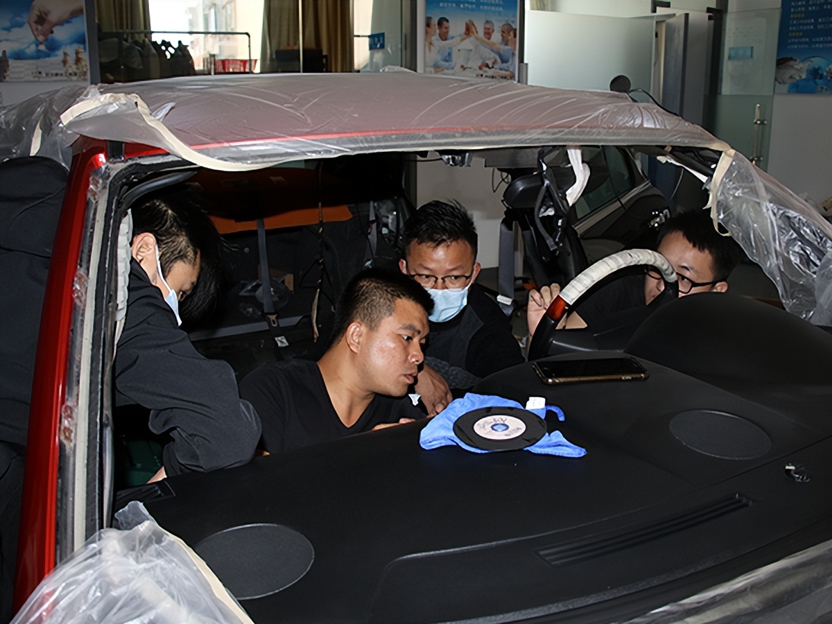 绵阳汽车内饰修复翻新改色,汽车内饰改色什么最好