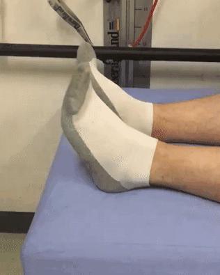 足内翻容易崴脚,足内翻多走路锻炼能减轻吗