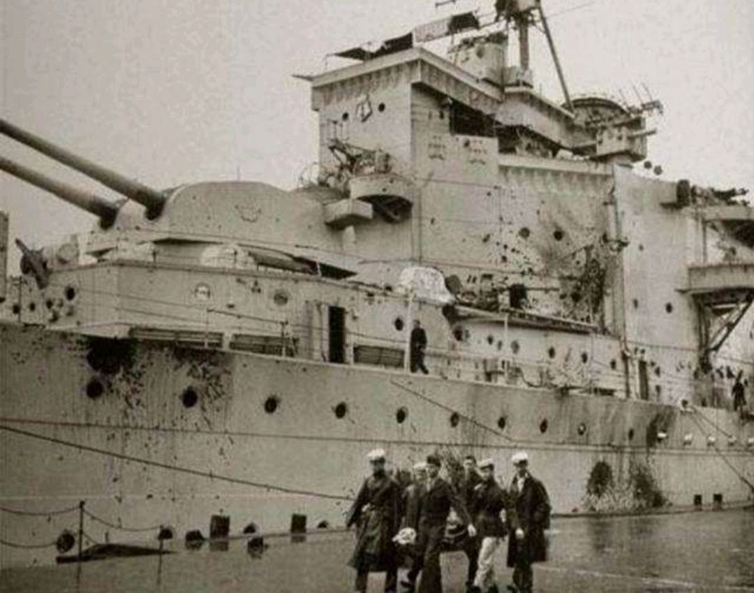 英军舰在长江被打到举白旗，丘吉尔扬言报复，毛主席：你报复什么