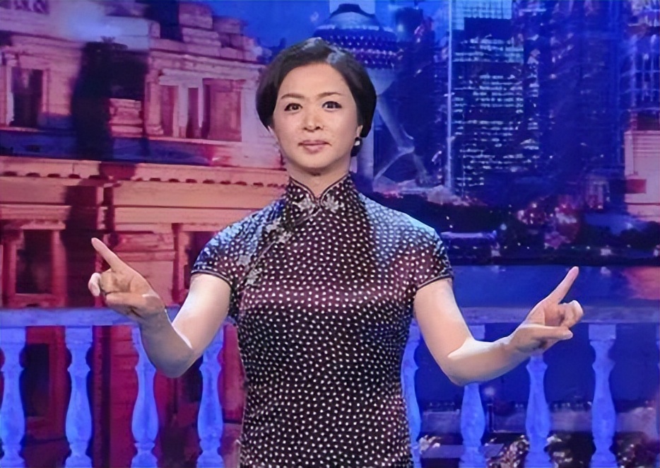 金星说走红毯穿深v,金星吐槽深v抹胸装