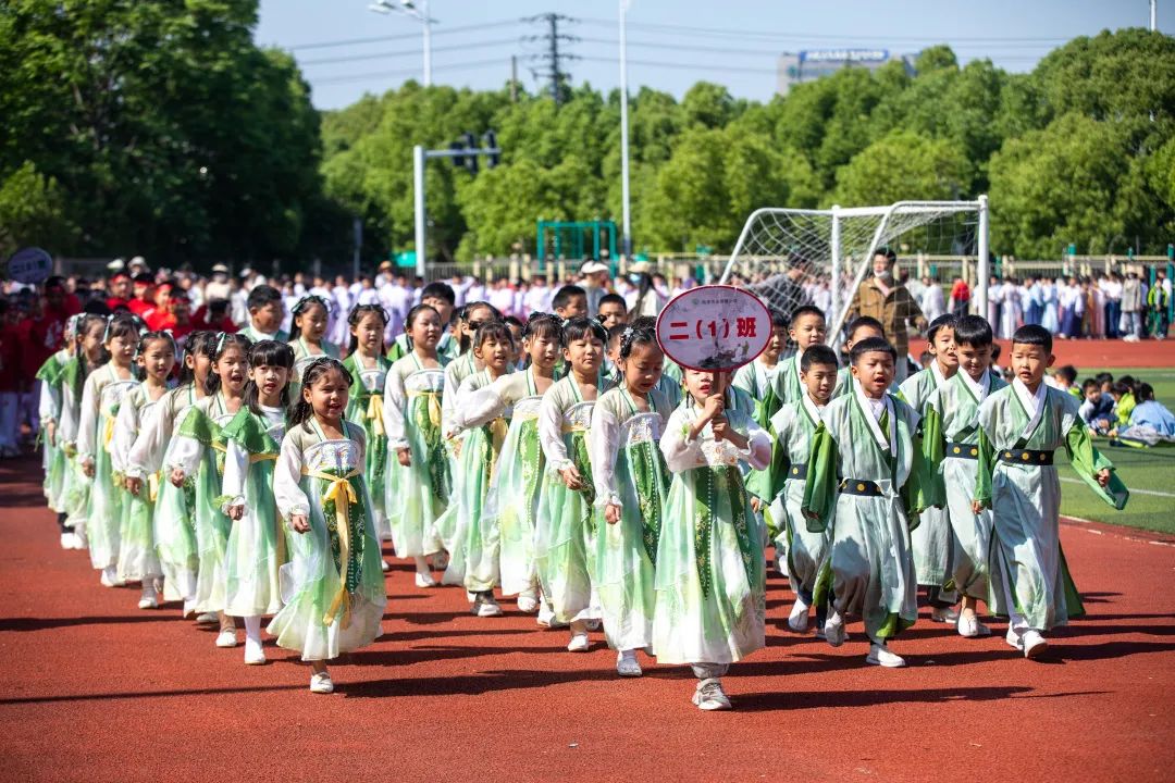 穿汉服的六年级学生舞蹈,穿汉服的舞蹈小学生