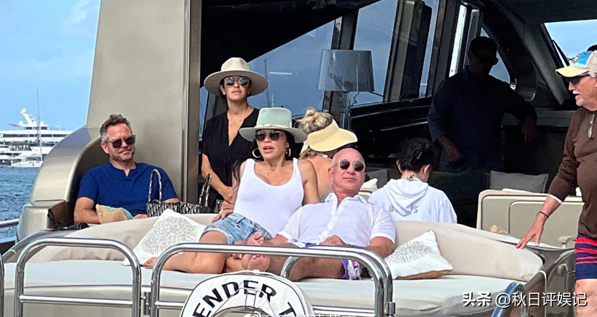 贝佐斯和桑切斯在游艇,贝佐斯乘5亿美元豪华游艇出海