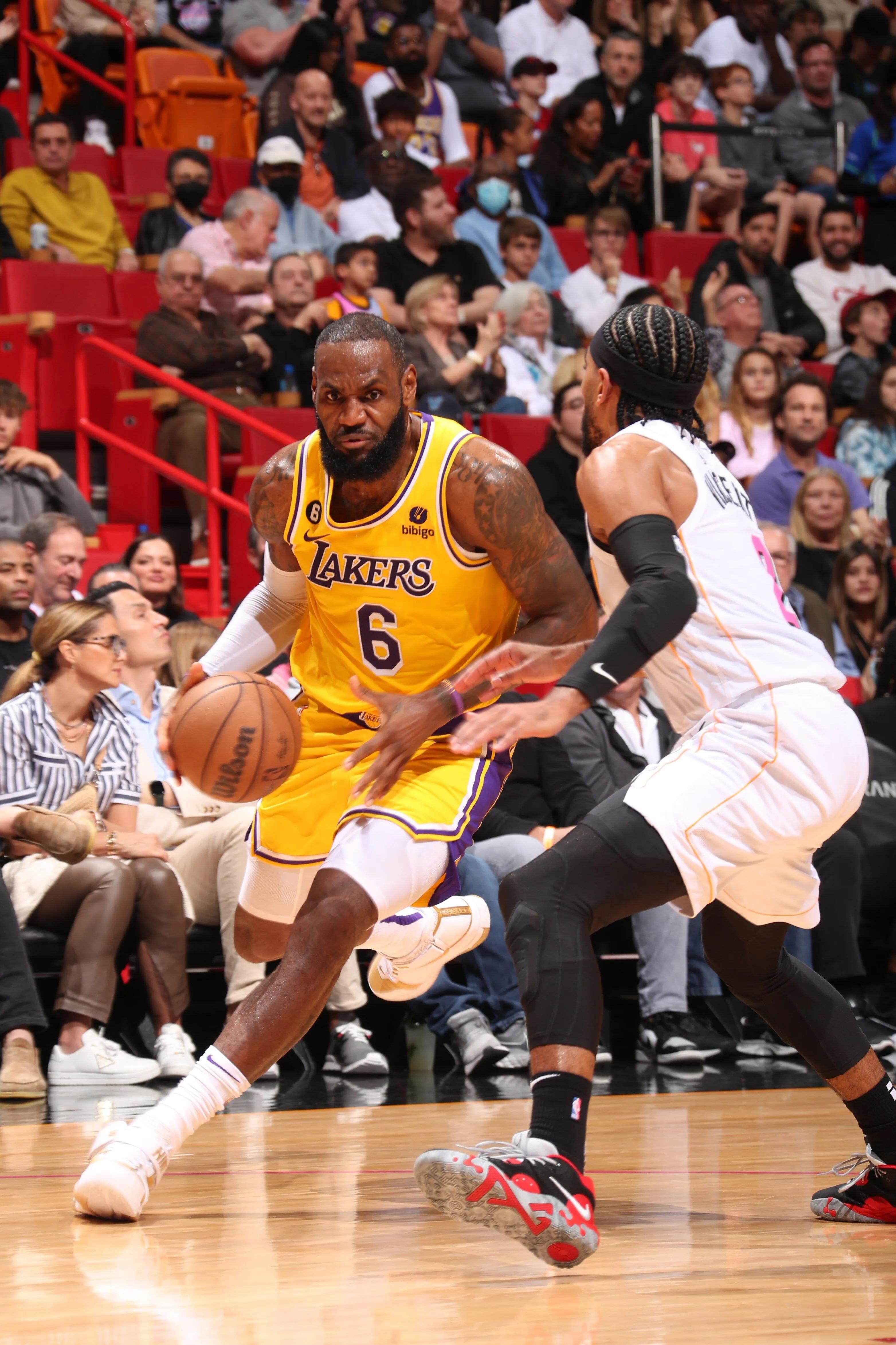 金州勇士vs洛杉矶湖人,洛杉矶湖人篮球