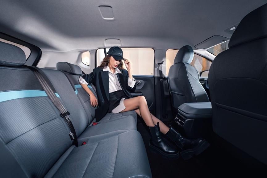 无感上车优雅出行AIONYYounger超A上市，售价11.98万元