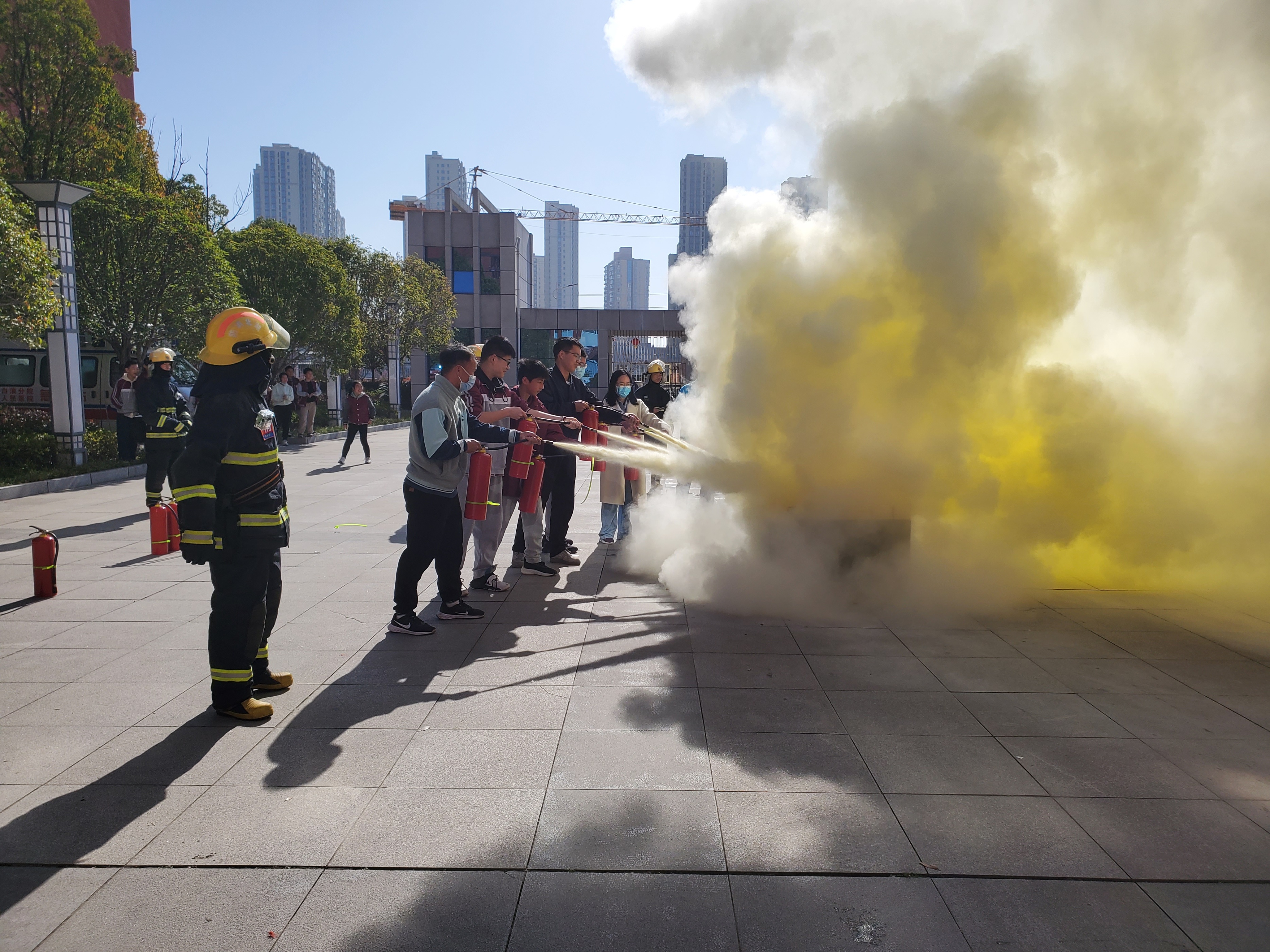 十堰市内应急演练,学校消防安全培训演练报道