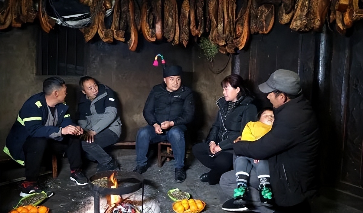 悬崖古村两届人大代表致富路上“接力赛”