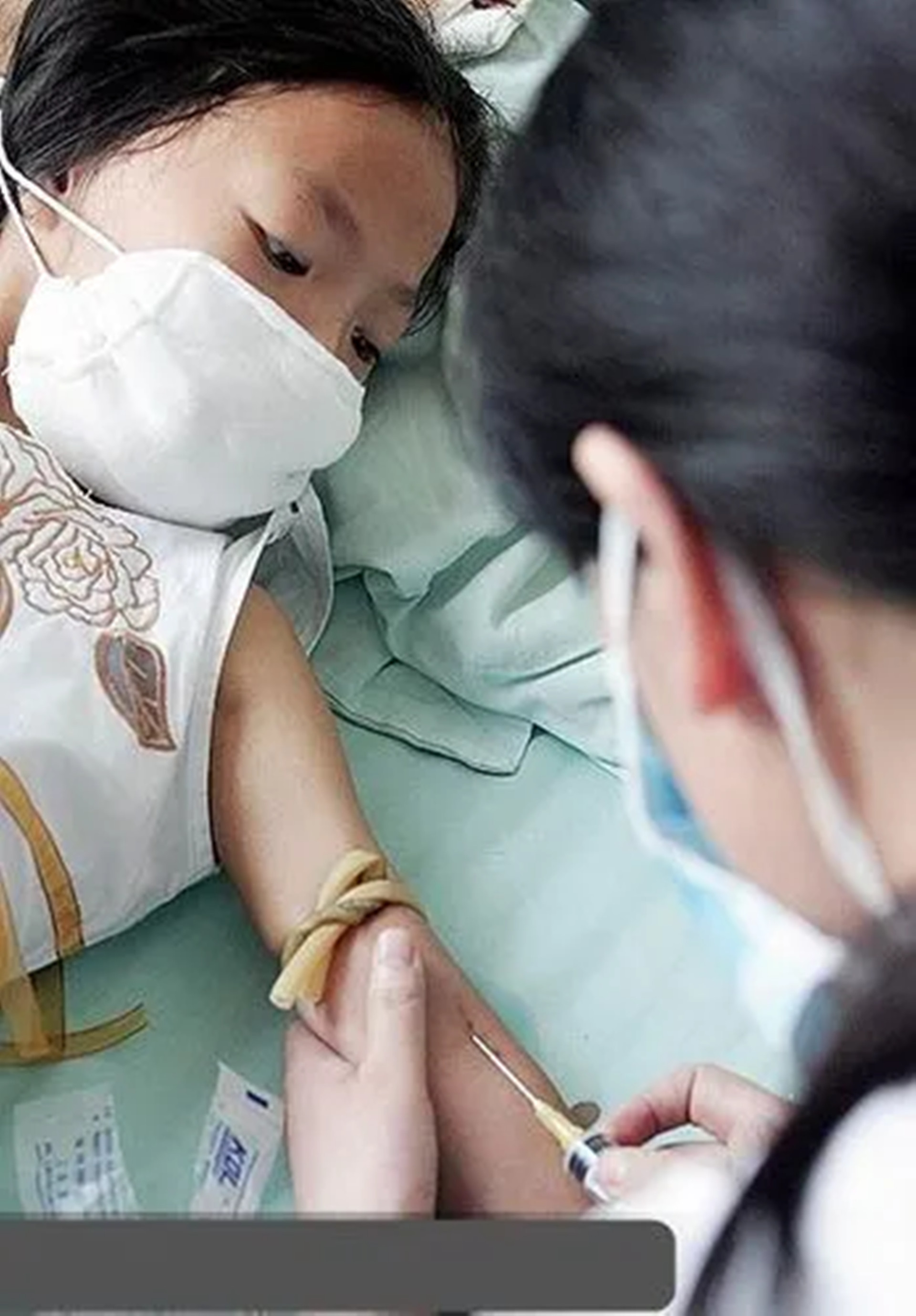 小女孩得了白血病因为穷放弃治疗,13岁女孩患白血病求妈妈放弃治疗