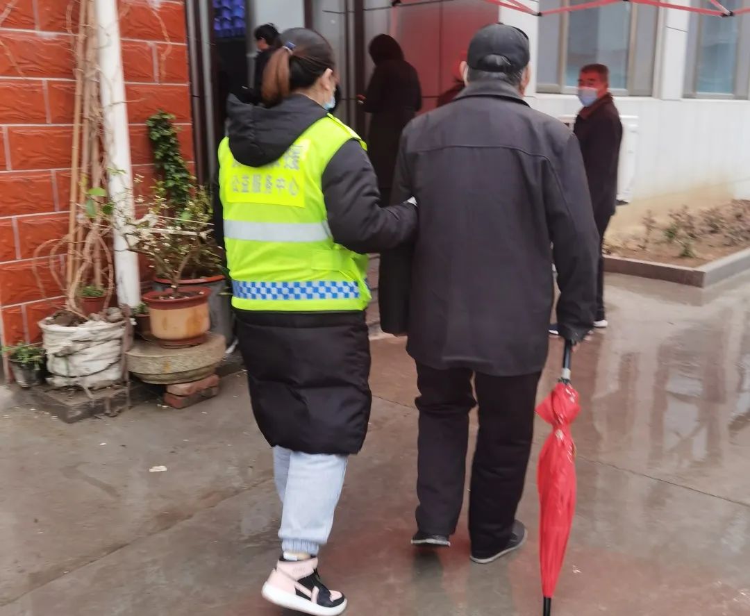 抗击疫情他们步履不息,抗击疫情他们义无反顾