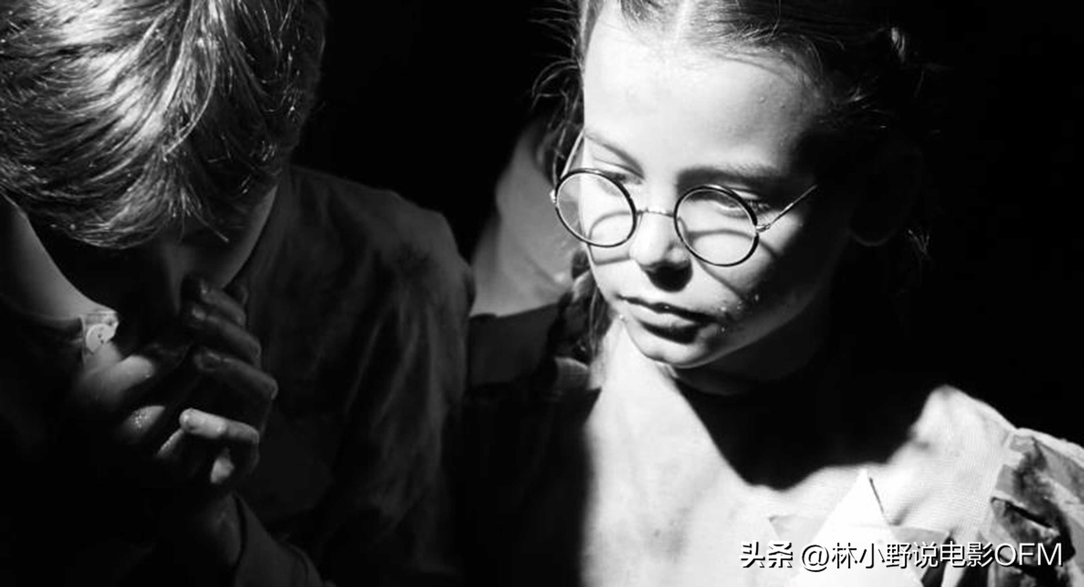 辛德勒的名单开头插曲,辛德勒的名单结尾放石头