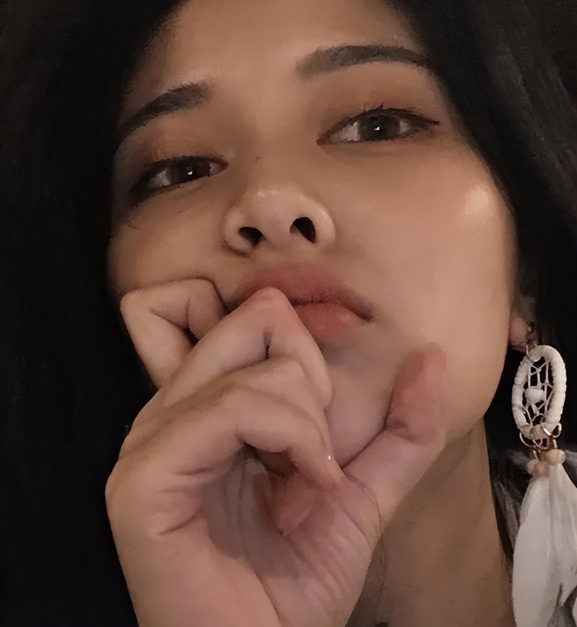 孔汝淳服装,孔汝淳穿着