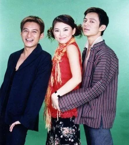 17年努力护着4个兄弟姐妹，最后却都离他而去，何炅老了，也累了