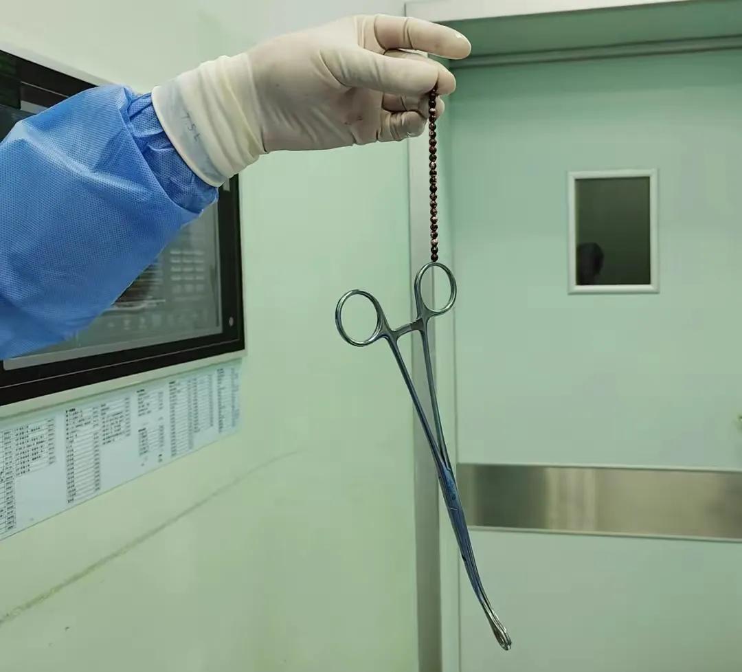 13岁男孩把1000颗磁力珠塞进管道,13岁男孩把68颗磁力珠塞进管道