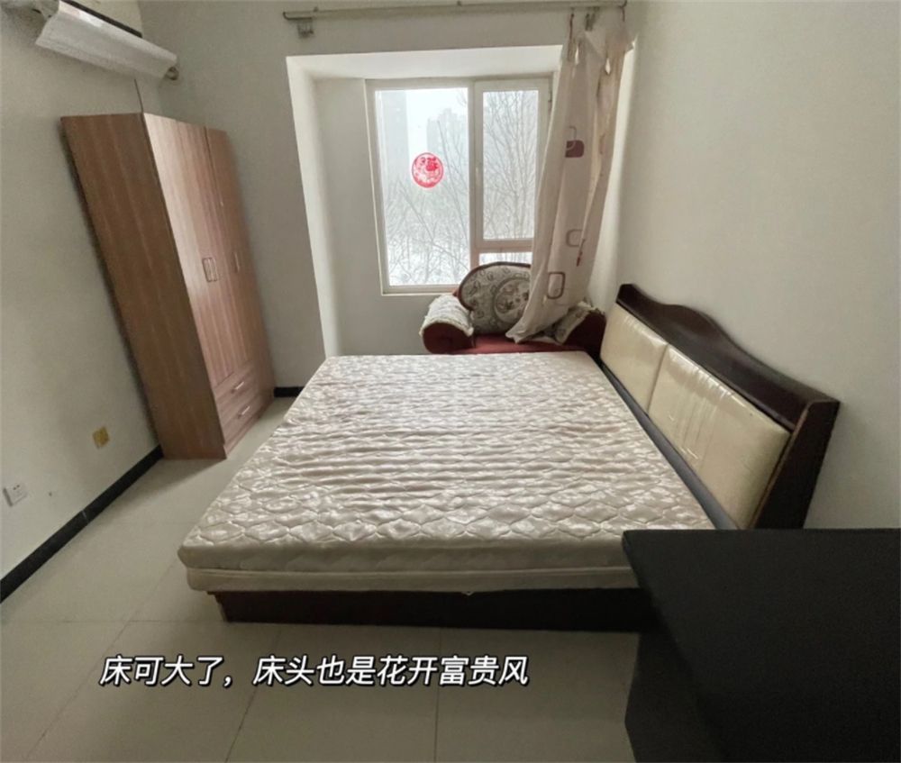 北京姑娘晒15㎡“极繁”卧室,东西虽多虽杂却乱中有序,太喜欢了
