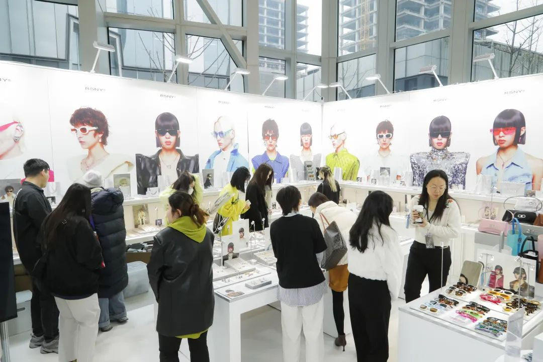 閫忚繃鏃惰鍛ㄧ湅绾虹粐浜т笟澶嶈嫃,娣卞害瑙傚療鏄ョ鏃舵湡