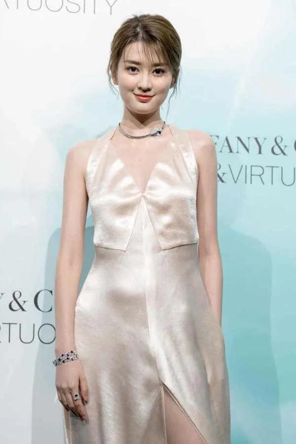 乔欣细腰美图,创想季乔欣长腿合集