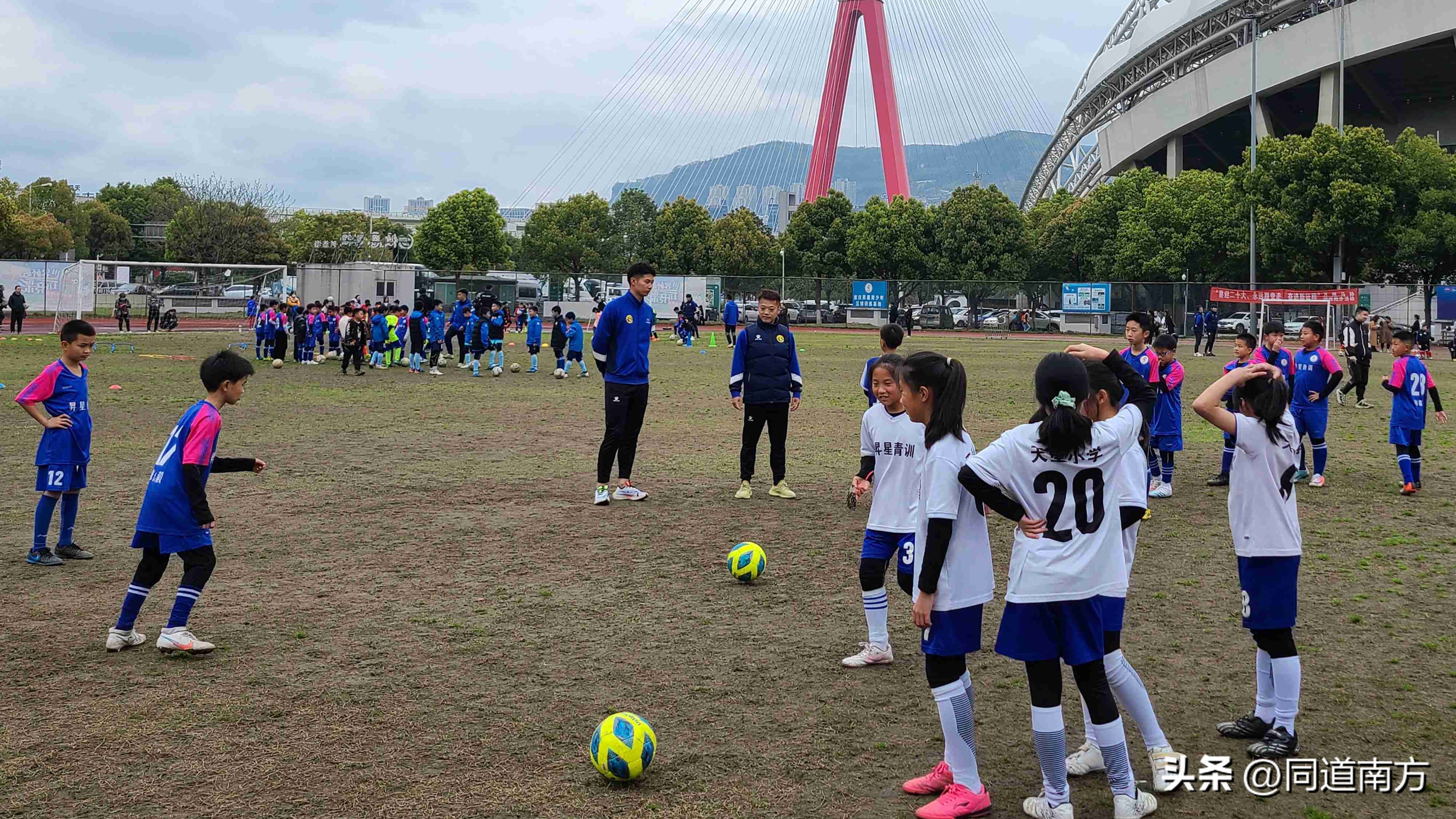 关注未来！广西平果哈嘹走进重庆万州昇星足球青训公益活动举行