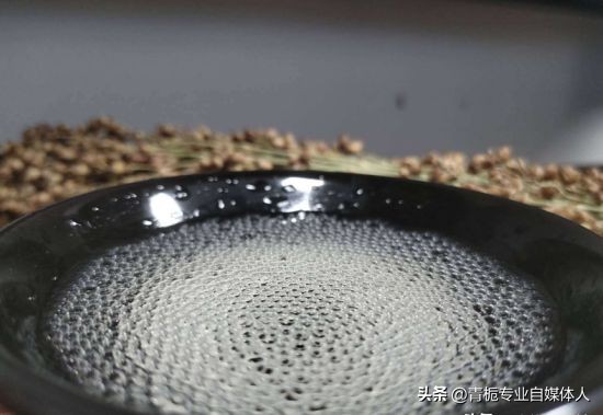 男子鉴定几十瓶假酒发飙,男子上门鉴定几十瓶假茅台发飙