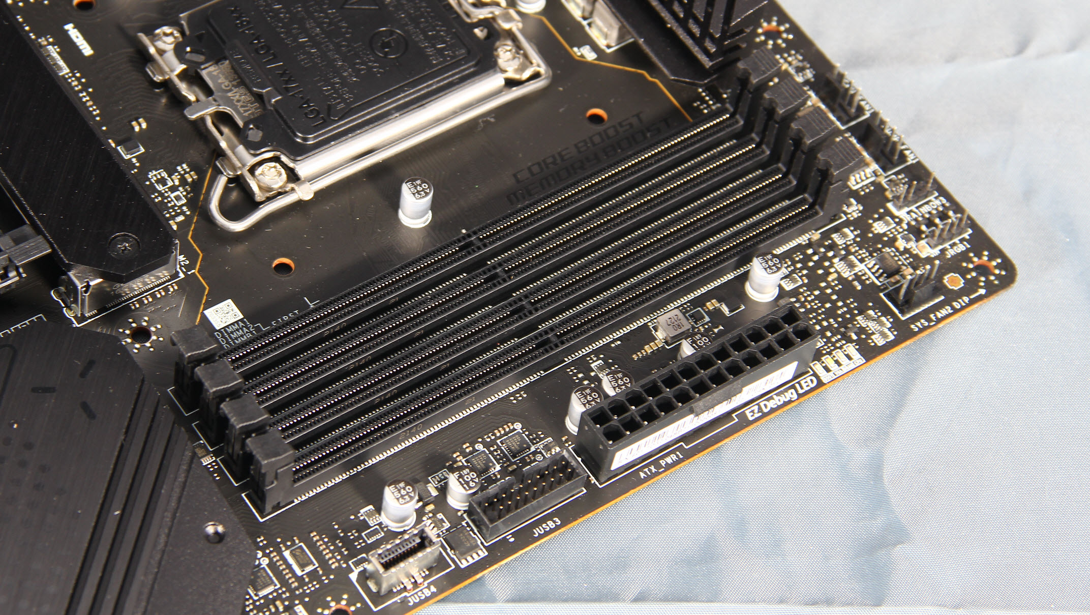 12代i712700kf跟i712700k区别,十二代i712700kf和12700k哪个好