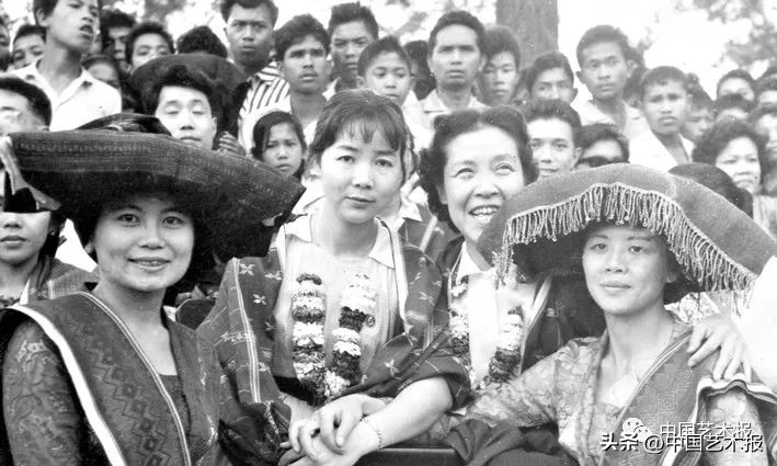 杩欎釜灞曡涓轰粈涔堜細闇囨捈浜哄績,杩欎釜灞曡鎵撶牬鑹烘湳鍜岀敓娲荤殑鐣岄檺