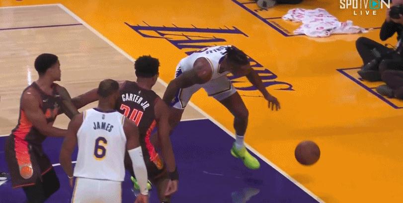 勒布朗篮球的精彩视频,勒布朗历史得分王集锦