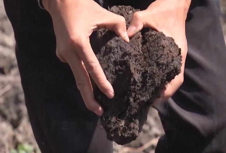 昔日拾荒少年靠变废为宝年入百万,80后小伙变废为宝养活全家
