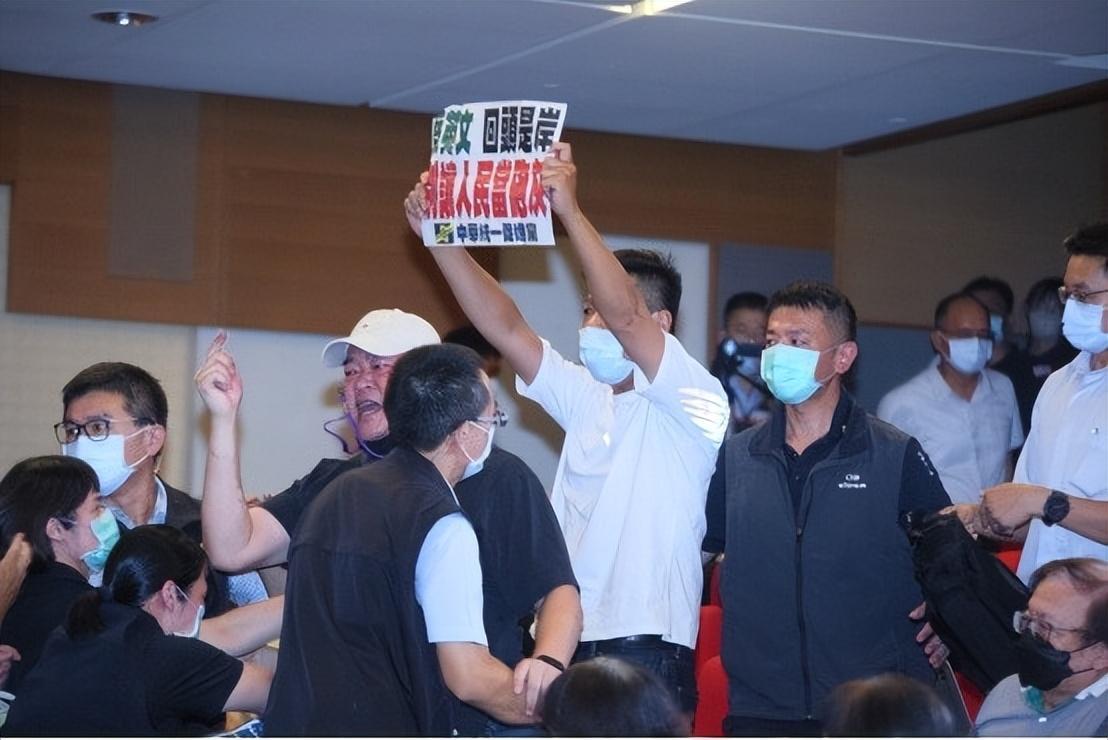 干掉中天电视，又盯上TVBS，蔡英文支持率猛降，遭140万人嫌弃