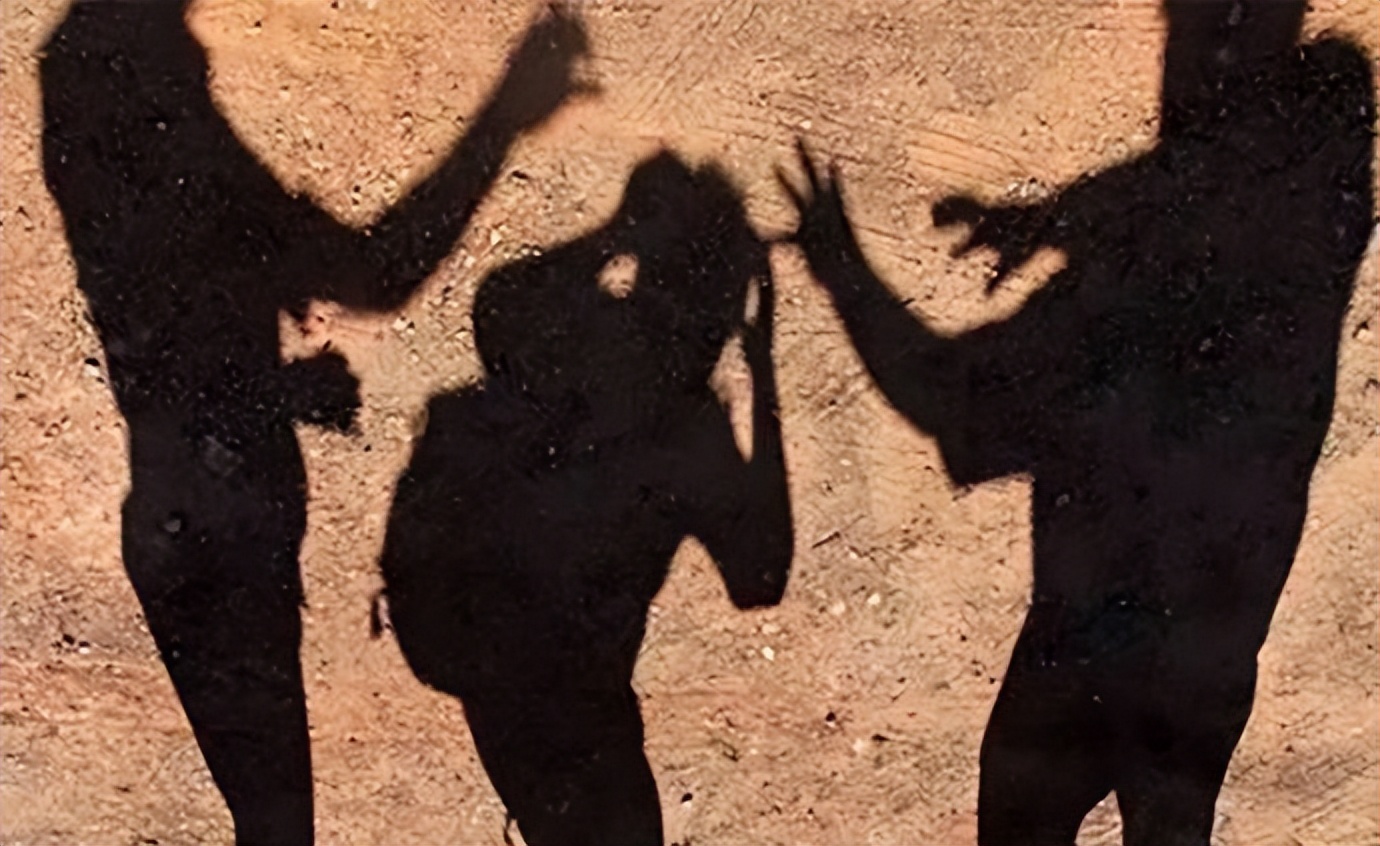 校园霸凌被家长暴打,儿子遇校园霸凌遭群欧辱骂